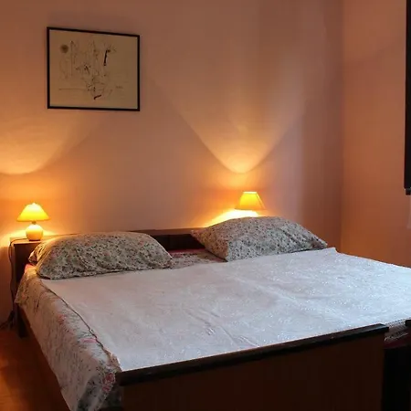 Lupi Apartment *
